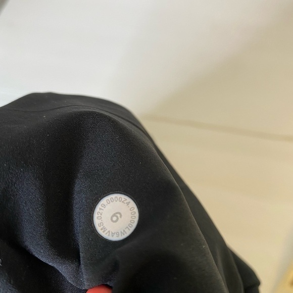 Lululemon On The Fly Crop Athletic Pants 23”: Black - Picture 3 of 7